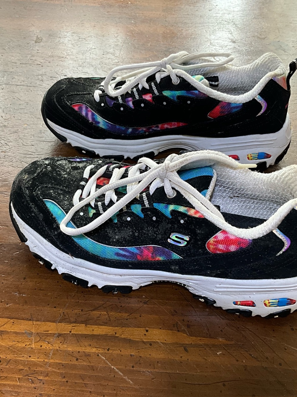 Ladies 7.5 Skechers